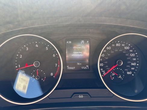 Used 2018 Volkswagen Tiguan SE w/ Panoramic Sunroof Package image 9