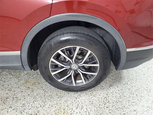 Used 2020 Volkswagen Tiguan SE w/ Panoramic Sunroof Package image 8