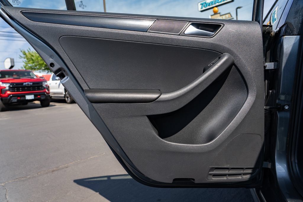 Used 2015 Volkswagen Jetta TDI SEL FWD image 24