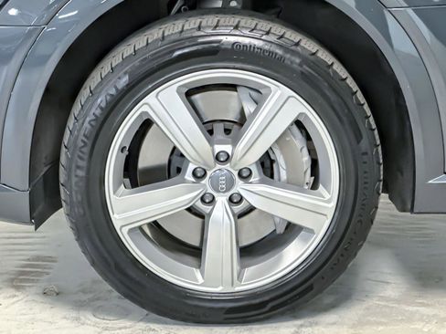 Used 2019 Audi e-tron Prestige w/ Prestige Package image 25