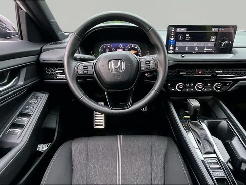Used 2025 Honda Accord Sport image 9