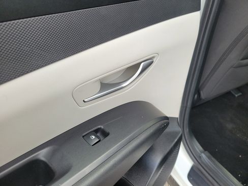 Used 2023 Hyundai Tucson SE image 13