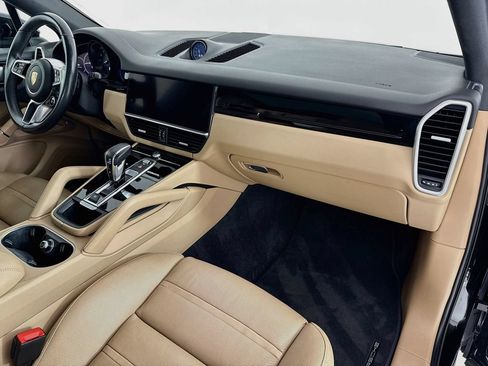 Certified 2023 Porsche Cayenne Coupe AWD/4WD image 30