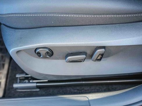 Used 2025 Volkswagen Taos SE image 23