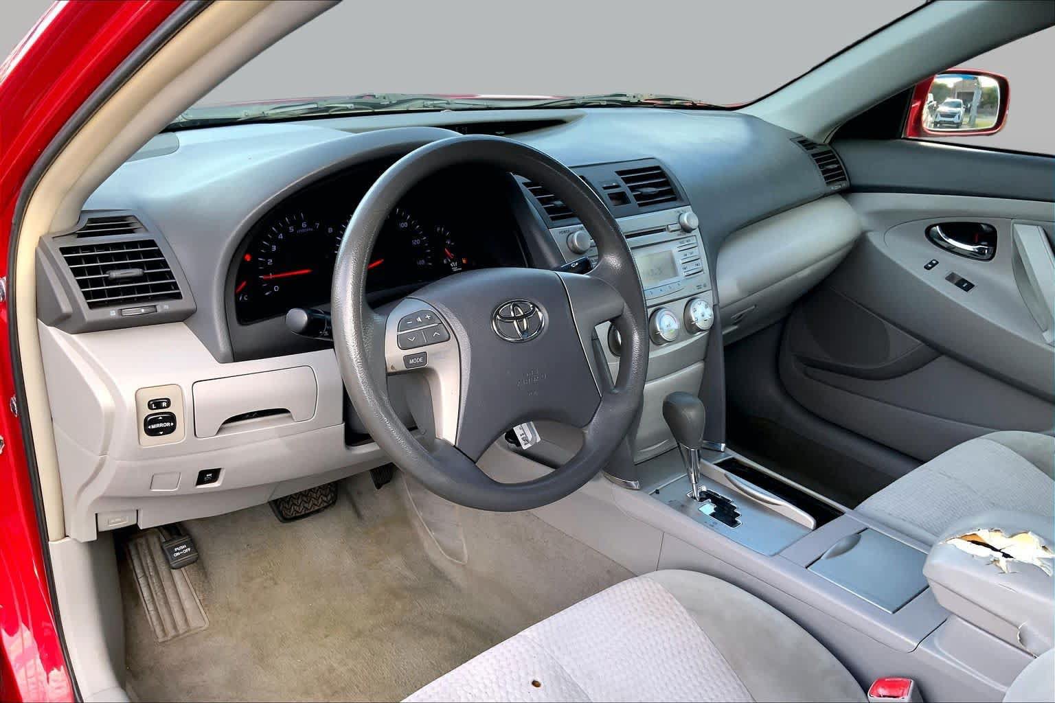 Used 2010 Toyota Camry LE FWD image 13