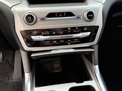 Used 2021 Ford Explorer XLT w/ Equipment Group 202A image 25