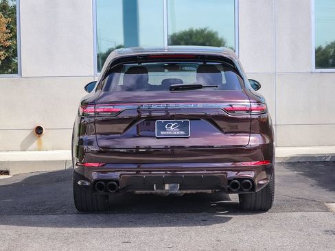 Used 2023 Porsche Cayenne AWD/4WD image 7