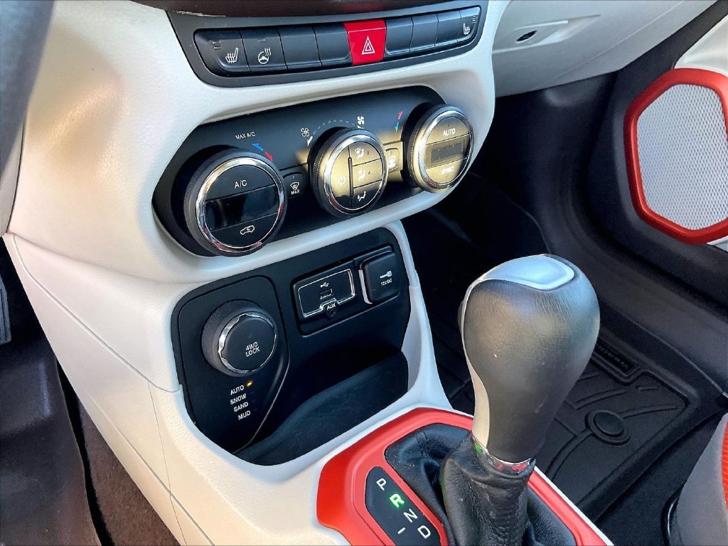 Used 2017 Jeep Renegade Limited AWD/4WD image 26