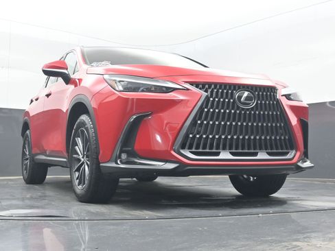 Used 2025 Lexus NX 250 FWD w/ Towing Package (2000 Lbs) image 24