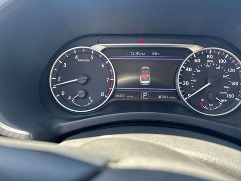 Used 2025 Nissan Sentra SV FWD image 38