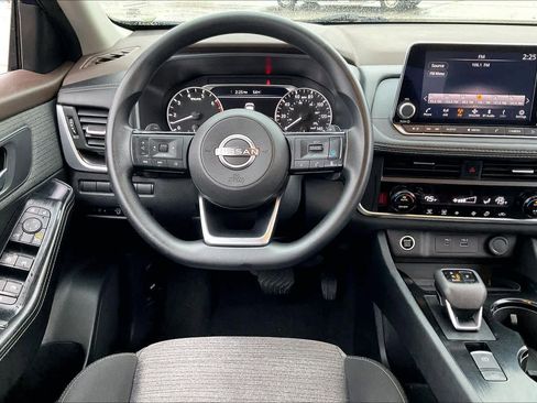 Used 2023 Nissan Rogue SV image 6