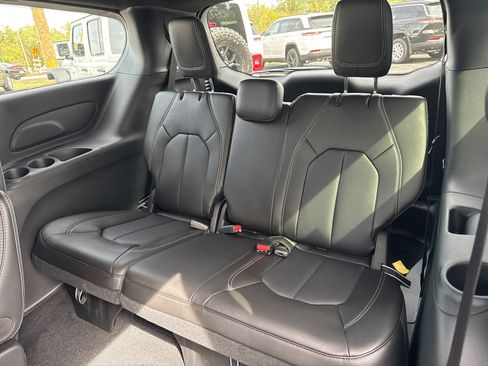 New 2026 Chrysler Voyager LX image 11