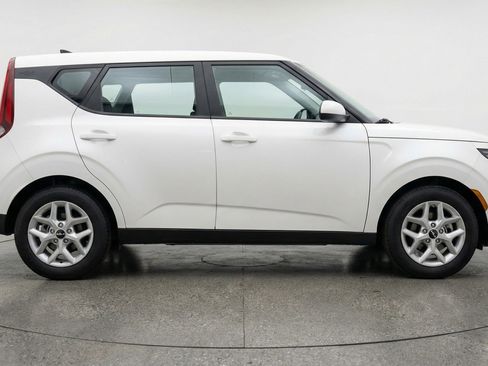 Used 2025 Kia Soul LX w/ LX Technology Package image 11