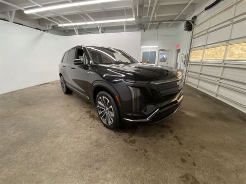 Used 2026 Cadillac Vistiq Sport image 8