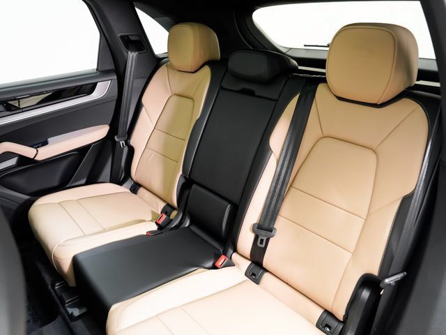 Certified 2026 Porsche Cayenne AWD/4WD image 25