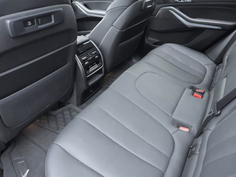 Used 2022 BMW X5 xDrive40i w/ M Sport Package AWD/4WD image 33