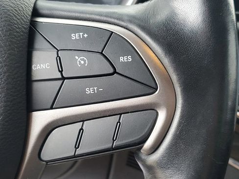 Used 2019 Jeep Grand Cherokee Limited AWD/4WD image 12