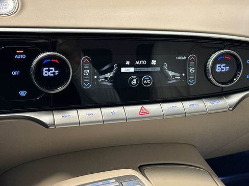 Used 2023 Genesis GV70 2.5T w/ Select Package image 19