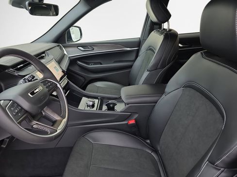 New 2026 Jeep Grand Cherokee Altitude AWD/4WD image 12