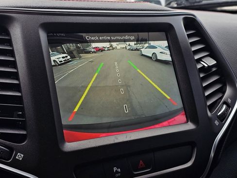 Used 2019 Jeep Cherokee Trailhawk w/ Comfort/Convenience Group image 8