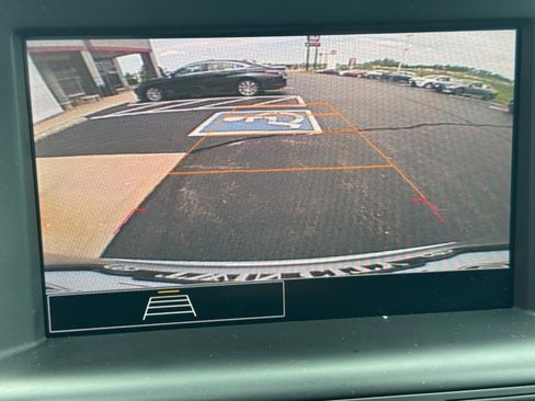 Used 2022 GMC Terrain SLE w/ Driver Convenience Package AWD/4WD image 16