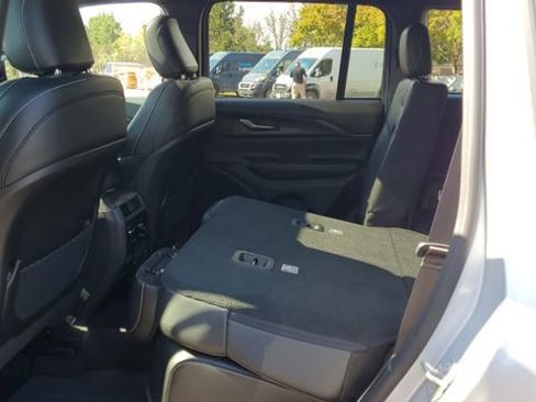 Certified 2024 Jeep Grand Cherokee Altitude image 24