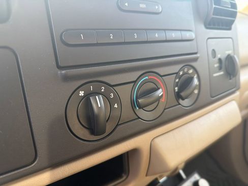 Used 2005 Ford F350 4x4 Regular Cab DRW Super Duty image 17