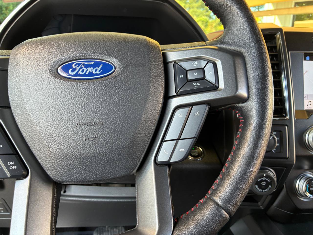 Used 2019 Ford F150 Lariat w/ Equipment Group 502A Luxury AWD/4WD image 30