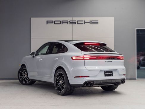 Used 2026 Porsche Cayenne S AWD/4WD image 3