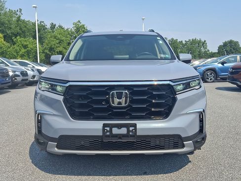 Used 2023 Honda Pilot Touring image 2