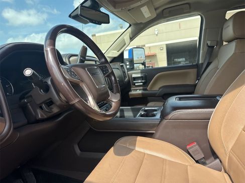 Used 2019 GMC Sierra 2500 Denali w/ Duramax Plus Package AWD/4WD image 5