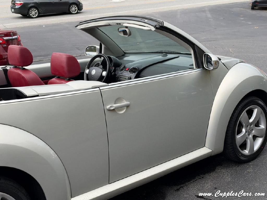 Used 2009 Volkswagen Beetle Blush FWD image 32