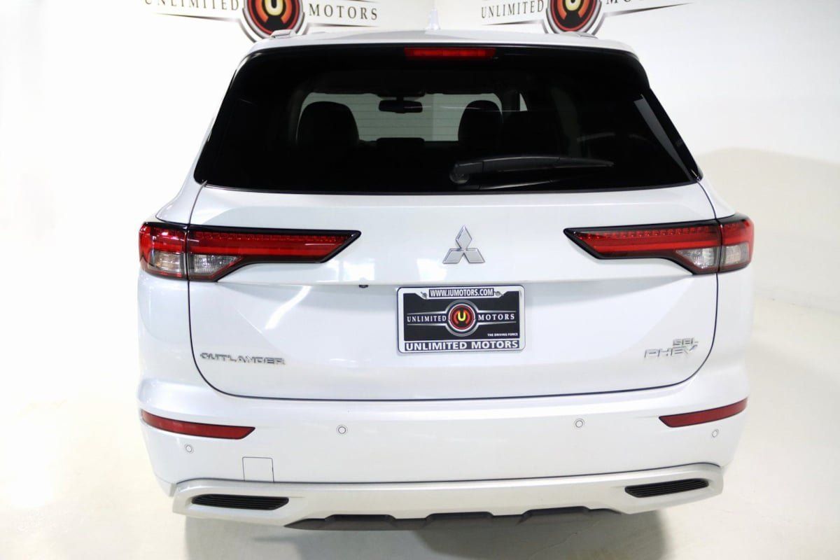 Used 2024 Mitsubishi Outlander 4WD Plug-In Hybrid image 30