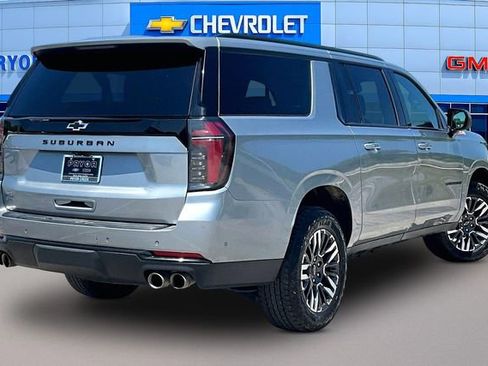 Used 2025 Chevrolet Suburban Z71 AWD/4WD image 5