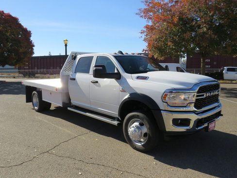 New 2023 RAM 4500 Tradesman w/ Chrome Appearance Group RWD image 3