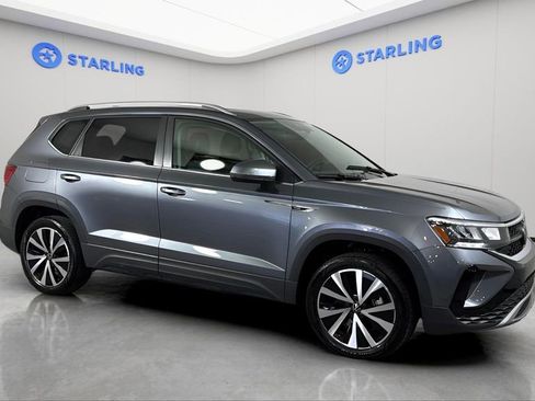 Used 2024 Volkswagen Taos SE image 12