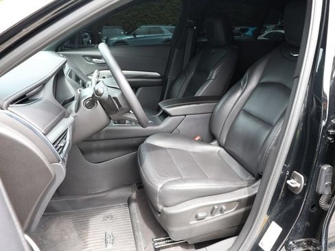 Used 2022 Cadillac XT4 Premium Luxury w/ Cold Weather Package FWD image 16