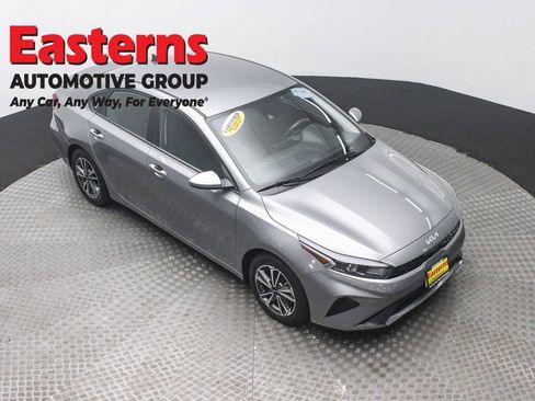 Used 2023 Kia Forte LXS FWD image 3