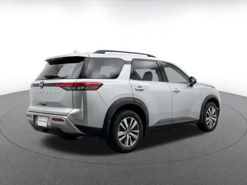 Used 2025 Nissan Pathfinder SV FWD image 9