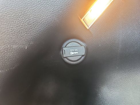 Used 2023 Jeep Compass Limited image 15