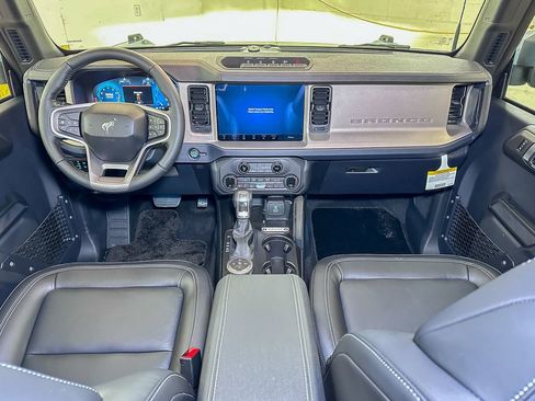 New 2025 Ford Bronco Outer Banks w/ Sasquatch Package AWD/4WD image 24