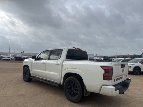 Certified 2023 Nissan Frontier SV w/ Midnight Edition Package RWD image 14