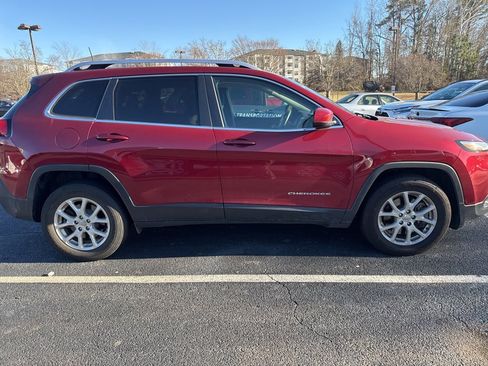 Used 2017 Jeep Cherokee Latitude w/ Comfort/Convenience Group image 2