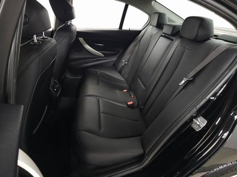 Used 2018 BMW 320i xDrive Sedan image 24