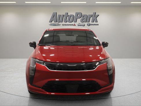 New 2027 Chrysler Pacifica Limited FWD image 4