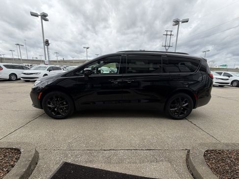 New 2026 Chrysler Pacifica Limited image 17