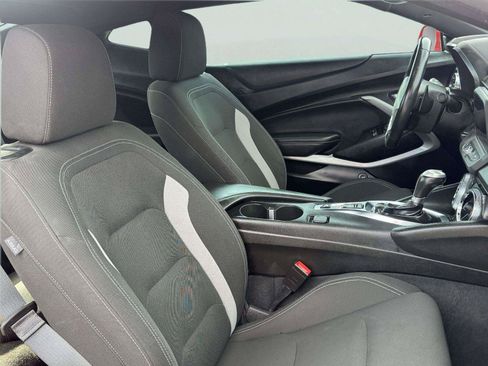 Used 2021 Chevrolet Camaro LT w/ Technology Package RWD image 40