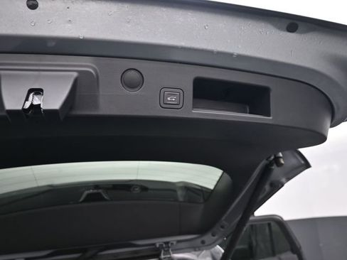 Used 2025 Chevrolet Equinox LT w/ Convenience Package II image 7