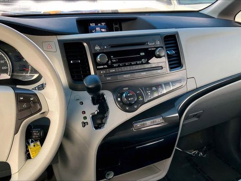 Used 2013 Toyota Sienna LE image 6