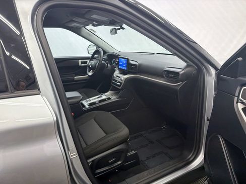 Used 2024 Ford Explorer XLT RWD image 14